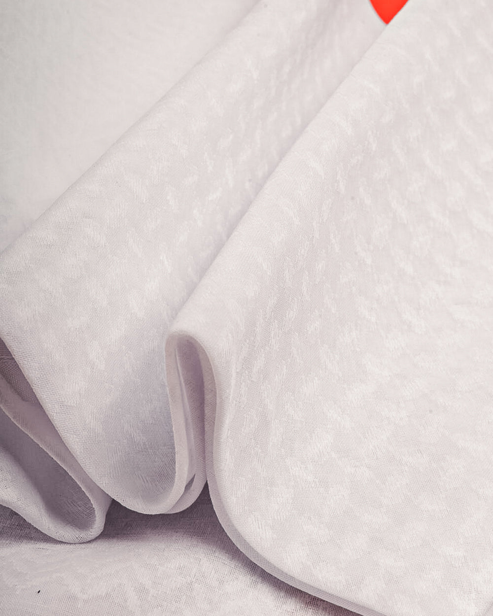 شـمـاغ مُتْرَف بـريميوم الأبيض