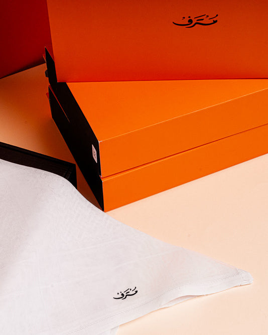 شـمـاغ مُتْرَف بـريميوم الأبيض