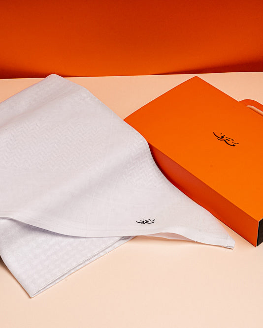 شـمـاغ مُتْرَف بـريميوم الأبيض