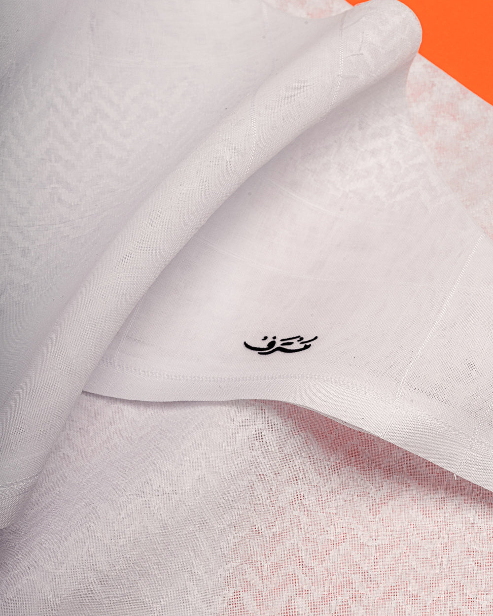 شـمـاغ مُتْرَف بـريميوم الأبيض